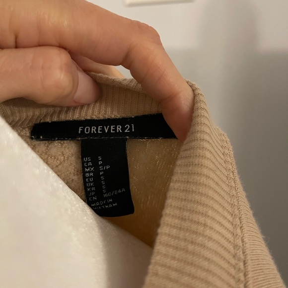 Forever 21 cropped crew neck sweat shirt - Picture 4 of 4